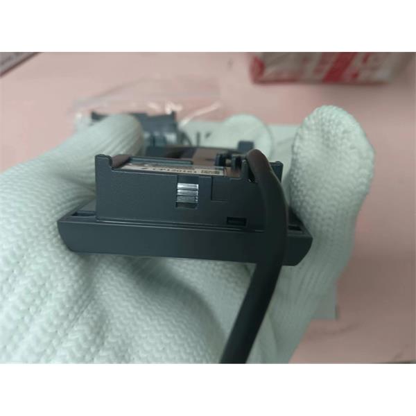 KEYENCE超小型數(shù)字激光傳感器放大器單元LV-N11MN